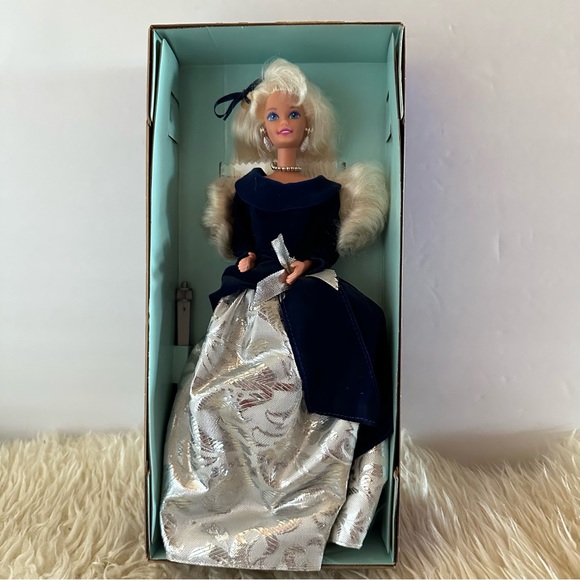 Vintage New in Box Winter Velvet Barbie Doll - Picture 7 of 13